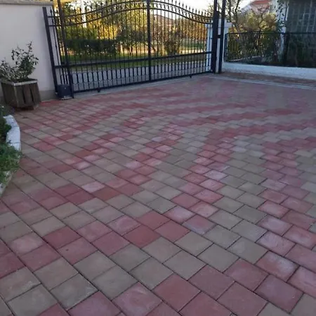 Xxl Ana Biograd Na Moru 1-22 Gosta
