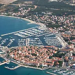 Xxl Ana Biograd Na Moru Do 22 Gosta Polaca