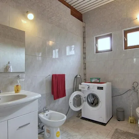 Xxl Ana Biograd Na Moru 1-22 Gosta * Polaca